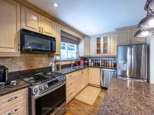 105 Catalina Dr, Toronto, ON - Indoor Photo Showing Kitchen With Double Sink