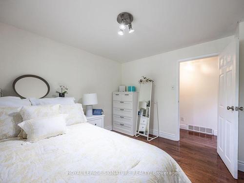 105 Catalina Dr, Toronto, ON - Indoor Photo Showing Bedroom