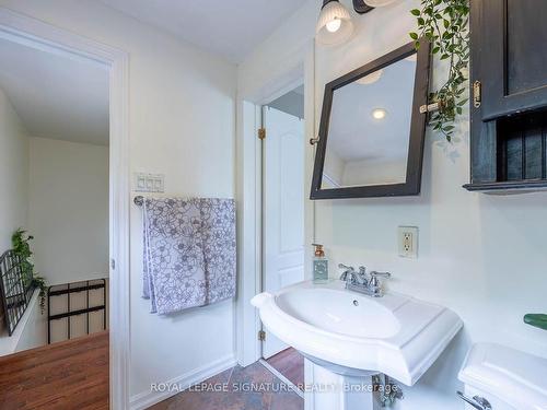 105 Catalina Dr, Toronto, ON - Indoor Photo Showing Bathroom