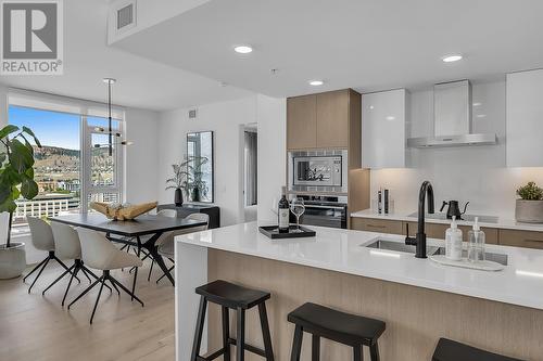 1588 Ellis Street Unit# 1509, Kelowna, BC - Indoor Photo Showing Kitchen With Upgraded Kitchen