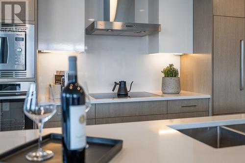 1588 Ellis Street Unit# 1509, Kelowna, BC - Indoor Photo Showing Kitchen