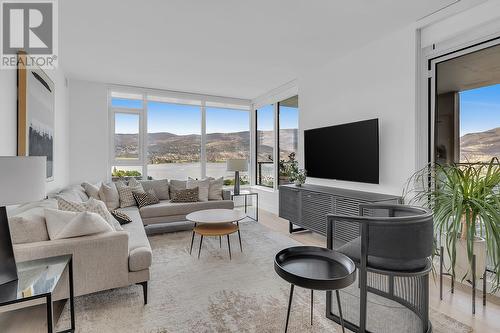 1588 Ellis Street Unit# 1509, Kelowna, BC - Indoor Photo Showing Living Room