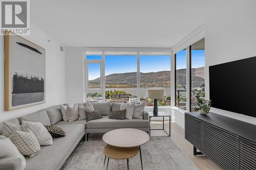 1588 Ellis Street Unit# 1509, Kelowna, BC - Indoor Photo Showing Living Room