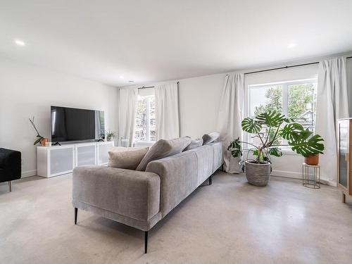 Salon - 1678  - 1680 Rue Jasmin, Sherbrooke (Brompton/Rock Forest/Saint-Élie/Deauville), QC - Indoor Photo Showing Living Room