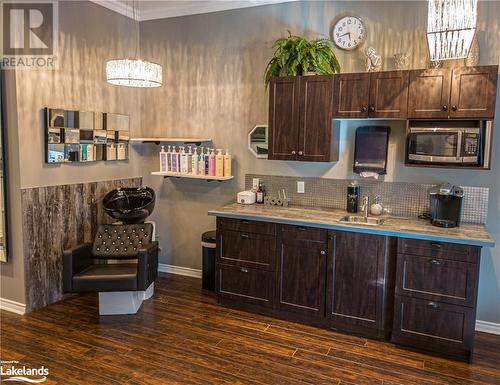 38 Barrie Road, Orillia, ON - Indoor Photo Showing Kitchen