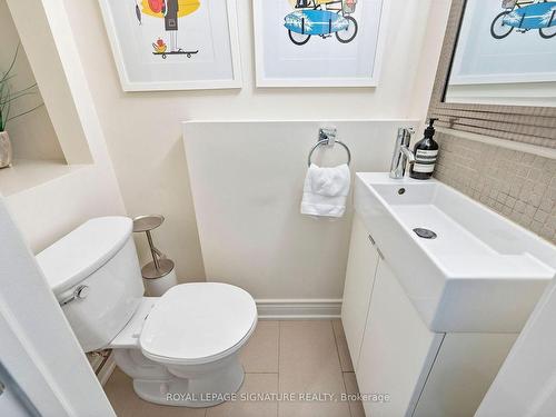 706 Manning Ave, Toronto, ON - Indoor Photo Showing Bathroom