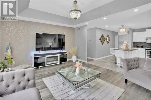 2445 Trappers Avenue, Windsor, ON - Indoor Photo Showing Living Room