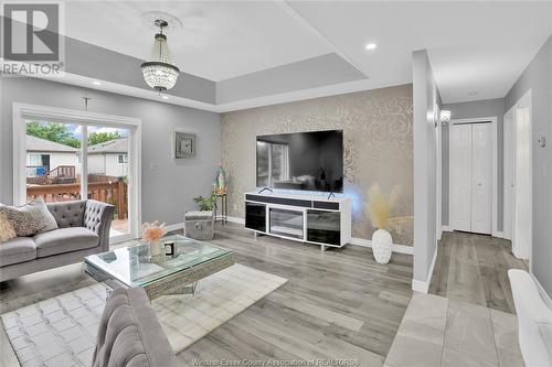 2445 Trappers Avenue, Windsor, ON - Indoor Photo Showing Living Room