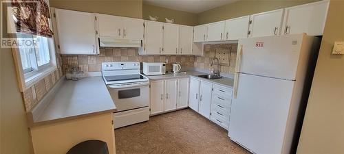 90 Bayview Street, Fortune, NL - Indoor Photo Showing Kitchen