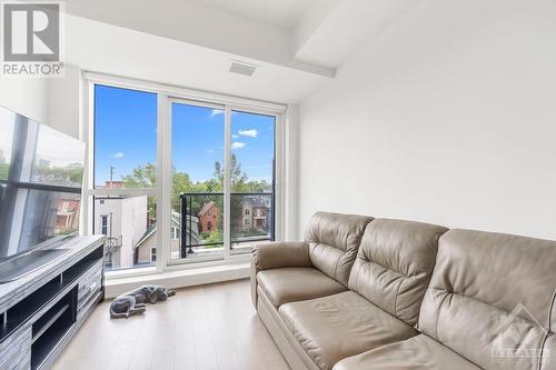 560 Rideau Street Unit#421, Ottawa, ON - Indoor Photo Showing Living Room