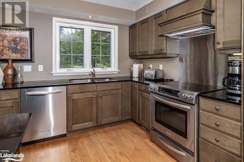 3876 Muskoka 118 Road Unit# Sandfield 6 W5, Port Carling, ON - Indoor Photo Showing Kitchen With Double Sink