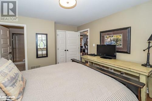 3876 Muskoka 118 Road Unit# Sandfield 6 W5, Port Carling, ON - Indoor Photo Showing Bedroom