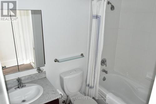 517 - 20 Blue Jays Way, Toronto, ON - Indoor Photo Showing Bathroom