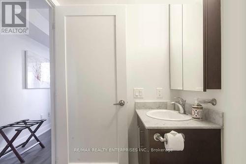 517 - 20 Blue Jays Way, Toronto, ON - Indoor Photo Showing Bathroom