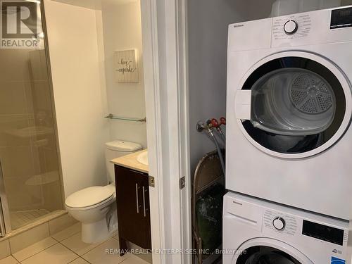 517 - 20 Blue Jays Way, Toronto, ON - Indoor Photo Showing Laundry Room