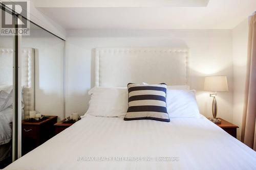 517 - 20 Blue Jays Way, Toronto, ON - Indoor Photo Showing Bedroom