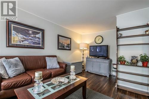 4 Calver Avenue, St. John'S, NL - Indoor Photo Showing Living Room