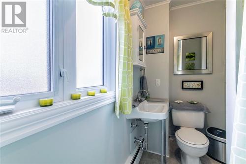 4 Calver Avenue, St. John'S, NL - Indoor Photo Showing Bathroom