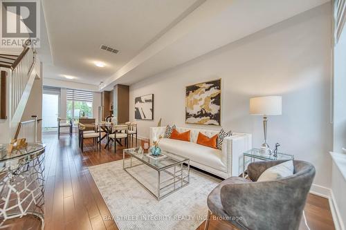 Th 5 - 88 Sheppard Avenue E, Toronto, ON - Indoor Photo Showing Living Room