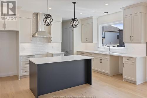 609 Holburn Street, Windsor, ON - Indoor Photo Showing Kitchen With Upgraded Kitchen