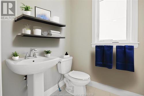 609 Holburn Street, Windsor, ON - Indoor Photo Showing Bathroom