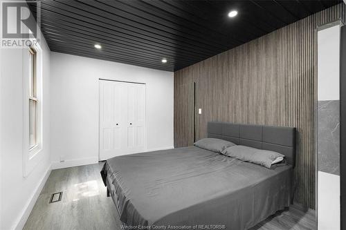 390 Hyde Street, Windsor, ON - Indoor Photo Showing Bedroom