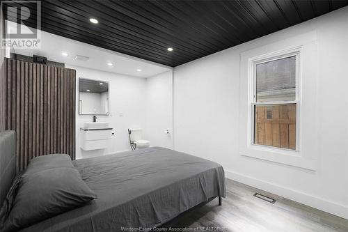 390 Hyde Street, Windsor, ON - Indoor Photo Showing Bedroom