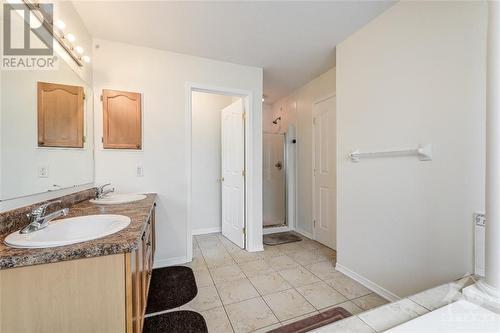 2113 Valin Street, Ottawa, ON - Indoor Photo Showing Bathroom