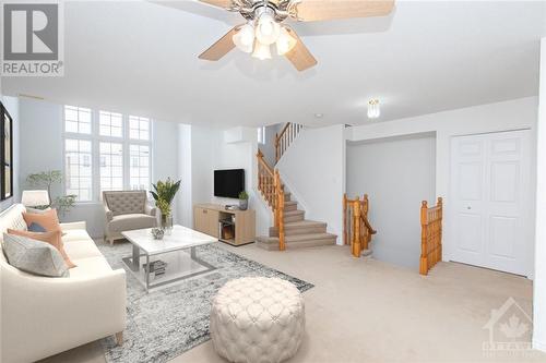 260 Gershwin Private, Ottawa, ON - Indoor Photo Showing Living Room
