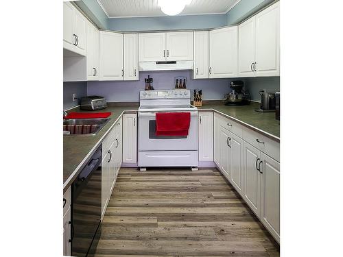 9 - 109 23Rd Avenue S, Cranbrook, BC - Indoor Photo Showing Kitchen