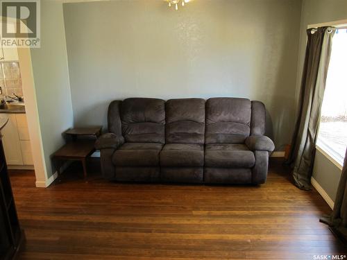 302 Carbon Avenue, Bienfait, SK - Indoor Photo Showing Living Room