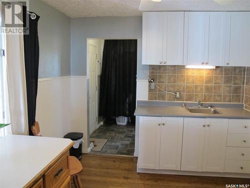 302 Carbon Avenue, Bienfait, SK - Indoor Photo Showing Kitchen