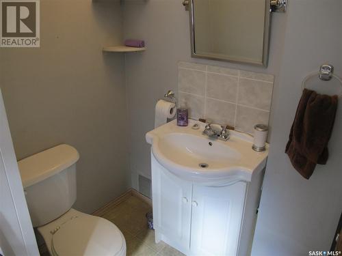 302 Carbon Avenue, Bienfait, SK - Indoor Photo Showing Bathroom