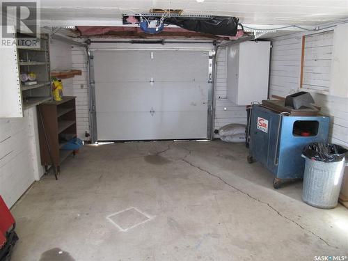 302 Carbon Avenue, Bienfait, SK - Indoor Photo Showing Garage