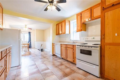 10 Thornton Street, St. Catharines, ON - Indoor Photo Showing Kitchen With Double Sink