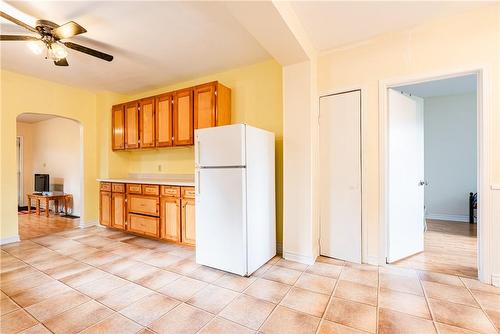 10 Thornton Street, St. Catharines, ON - Indoor Photo Showing Kitchen