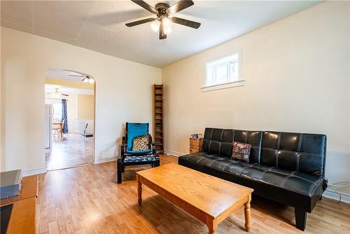 10 Thornton Street, St. Catharines, ON - Indoor Photo Showing Living Room