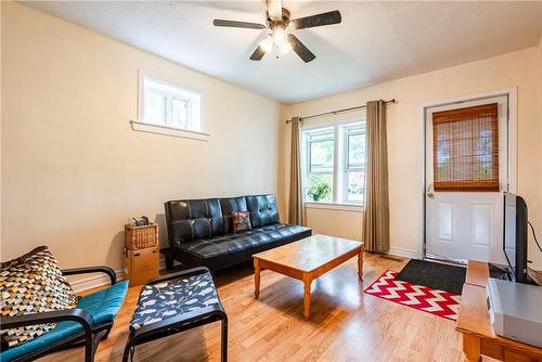 10 Thornton Street, St. Catharines, ON - Indoor Photo Showing Living Room