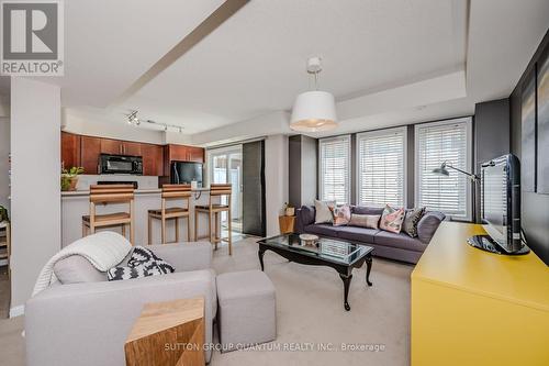 30 - 2614 Dashwood Drive, Oakville (West Oak Trails), ON - Indoor Photo Showing Living Room