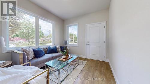 145 Ballantyne Avenue, Cambridge, ON - Indoor Photo Showing Living Room