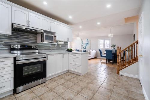 1 Resolute Drive, Hamilton, ON - Indoor Photo Showing Kitchen With Upgraded Kitchen