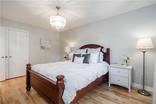 1 Resolute Drive, Hamilton, ON - Indoor Photo Showing Bedroom