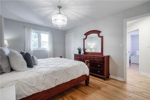 1 Resolute Drive, Hamilton, ON - Indoor Photo Showing Bedroom