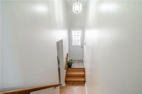 1 Resolute Drive, Hamilton, ON - Indoor Photo Showing Other Room