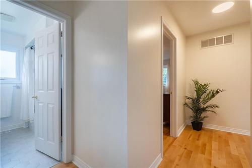 1 Resolute Drive, Hamilton, ON - Indoor Photo Showing Other Room