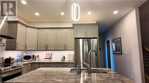 210 8Th Street, Hanover, ON - Indoor Photo Showing Kitchen