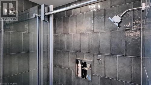 210 8Th Street, Hanover, ON - Indoor Photo Showing Bathroom