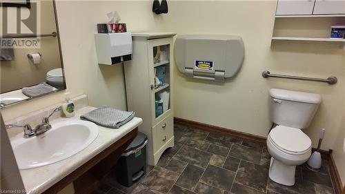 210 8Th Street, Hanover, ON - Indoor Photo Showing Bathroom