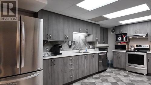 210 8Th Street, Hanover, ON - Indoor Photo Showing Kitchen