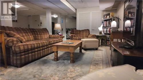 210 8Th Street, Hanover, ON - Indoor Photo Showing Living Room